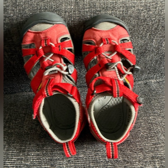 Keen Red and Black Sandals for Versatile Comfort/boys size 13 - Picture 7 of 10